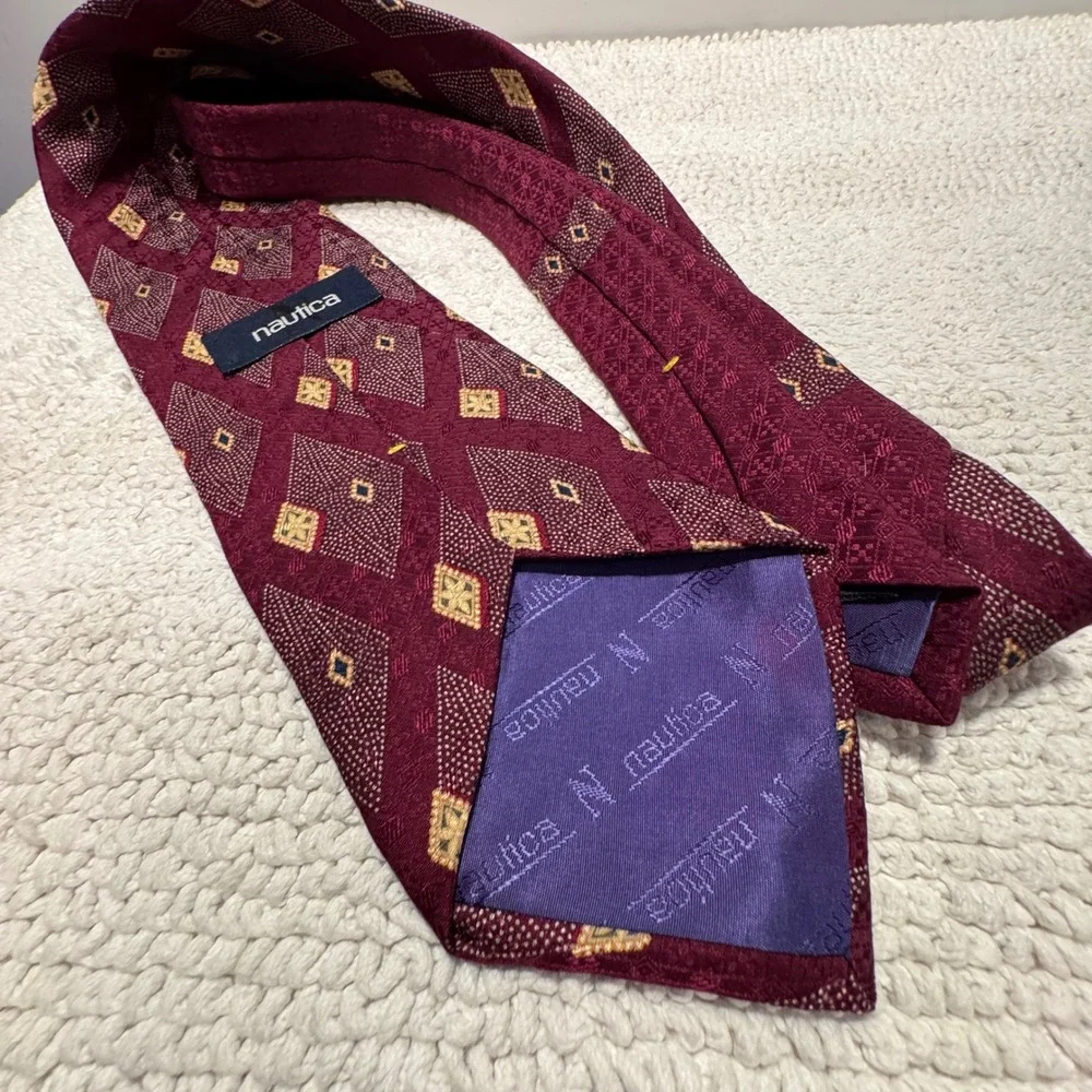 Nautica Tie Burgundy Geometric Diamond 100% Silk Business Formal USA Art Deco